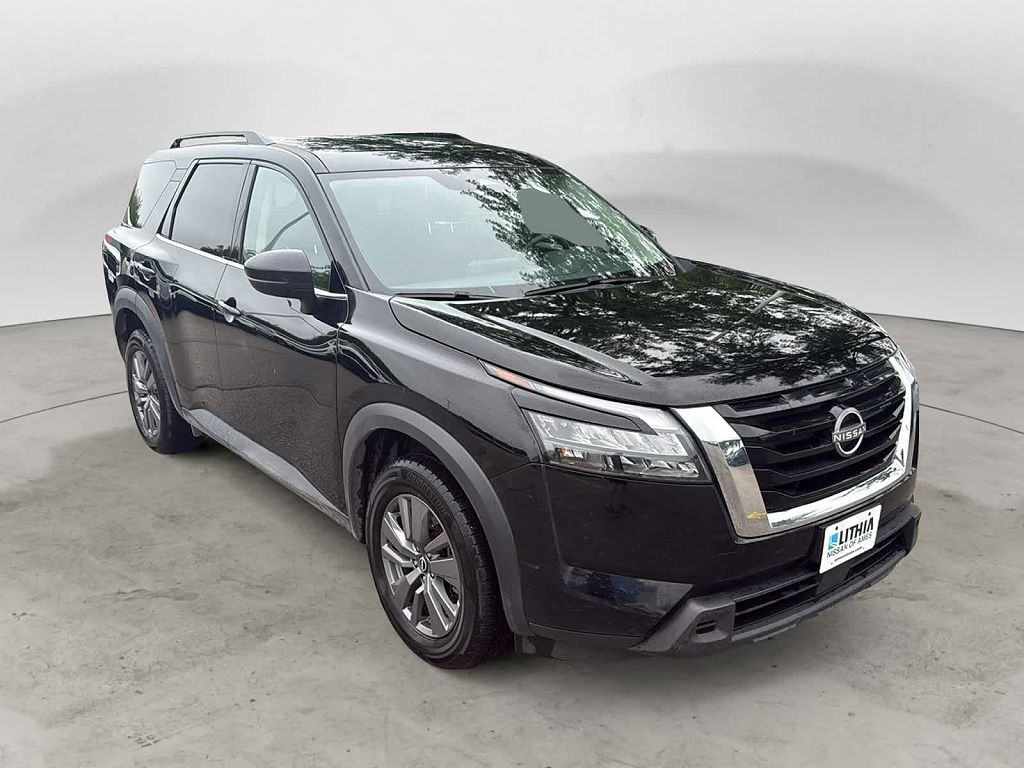 2024 Nissan Pathfinder SV