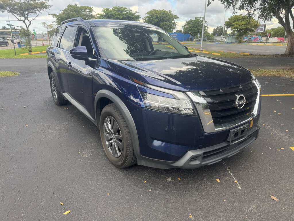 2022 Nissan Pathfinder SV