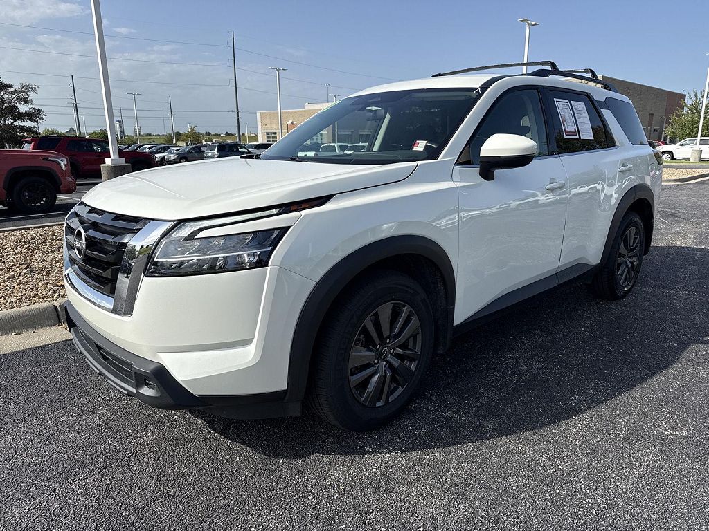 2022 Nissan Pathfinder SV