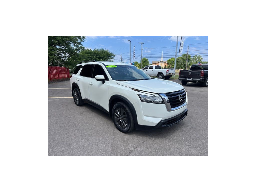 2022 Nissan Pathfinder SV