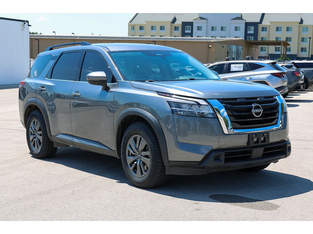 2022 Nissan Pathfinder SV