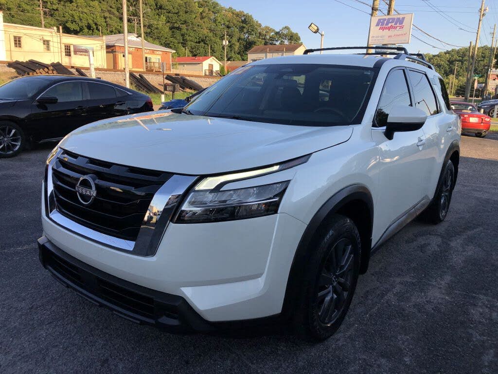 2022 Nissan Pathfinder SV