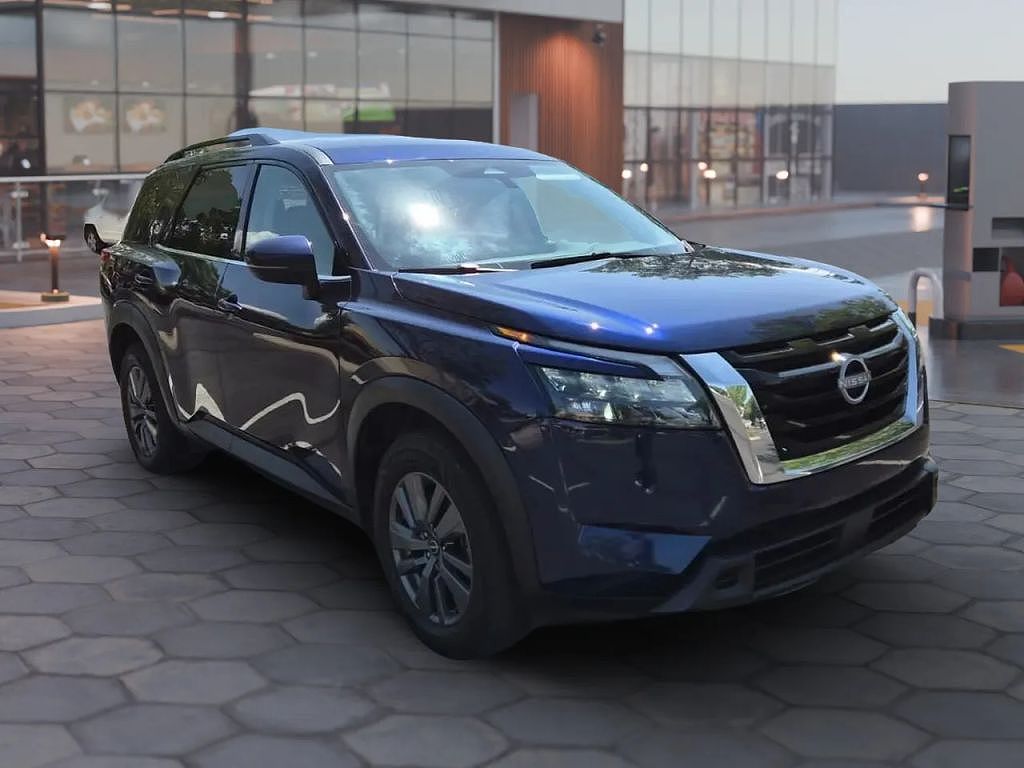 2024 Nissan Pathfinder SV