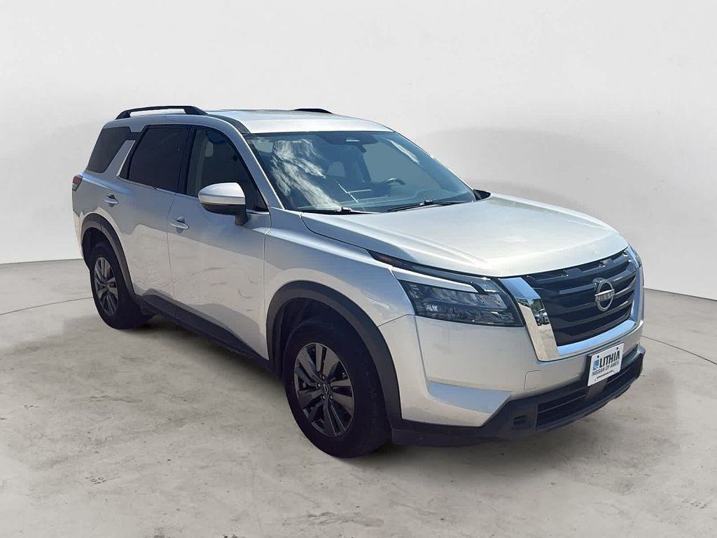 2024 Nissan Pathfinder SV