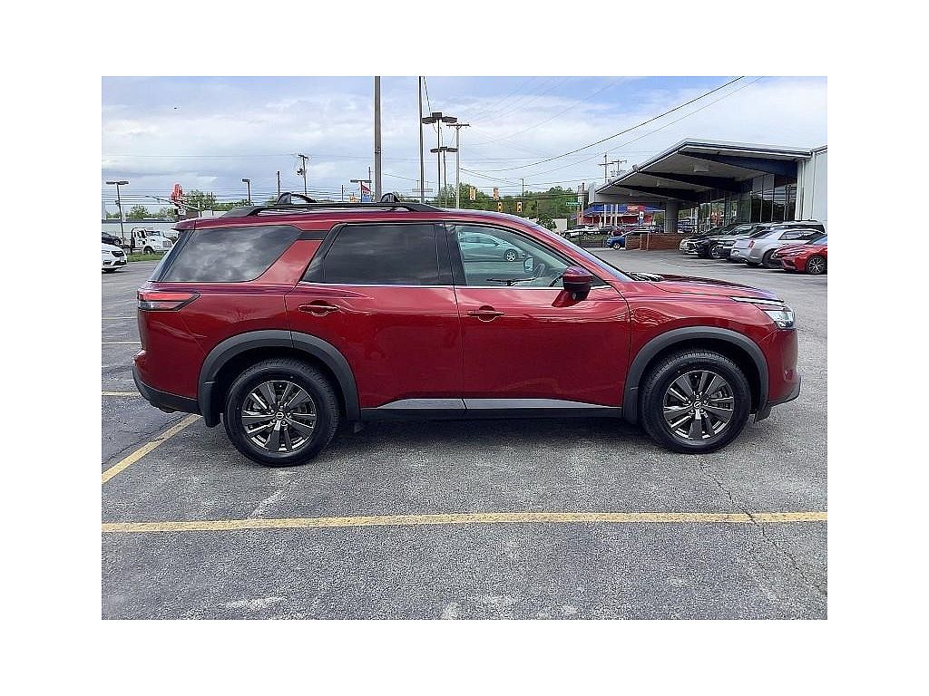 2022 Nissan Pathfinder SV