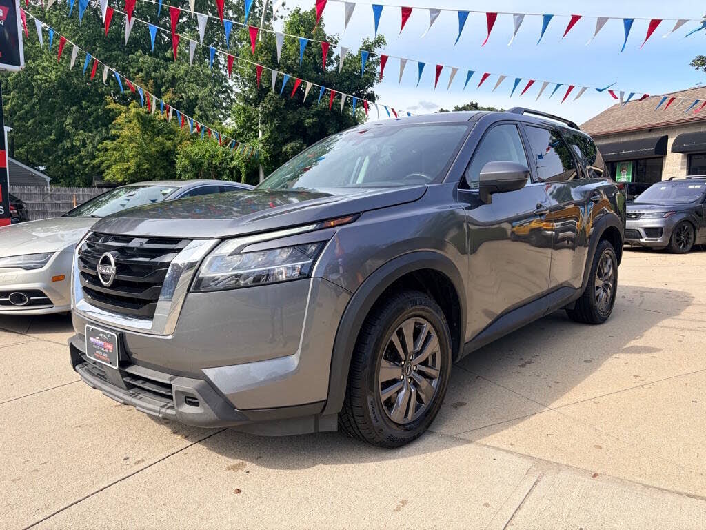 2022 Nissan Pathfinder SV
