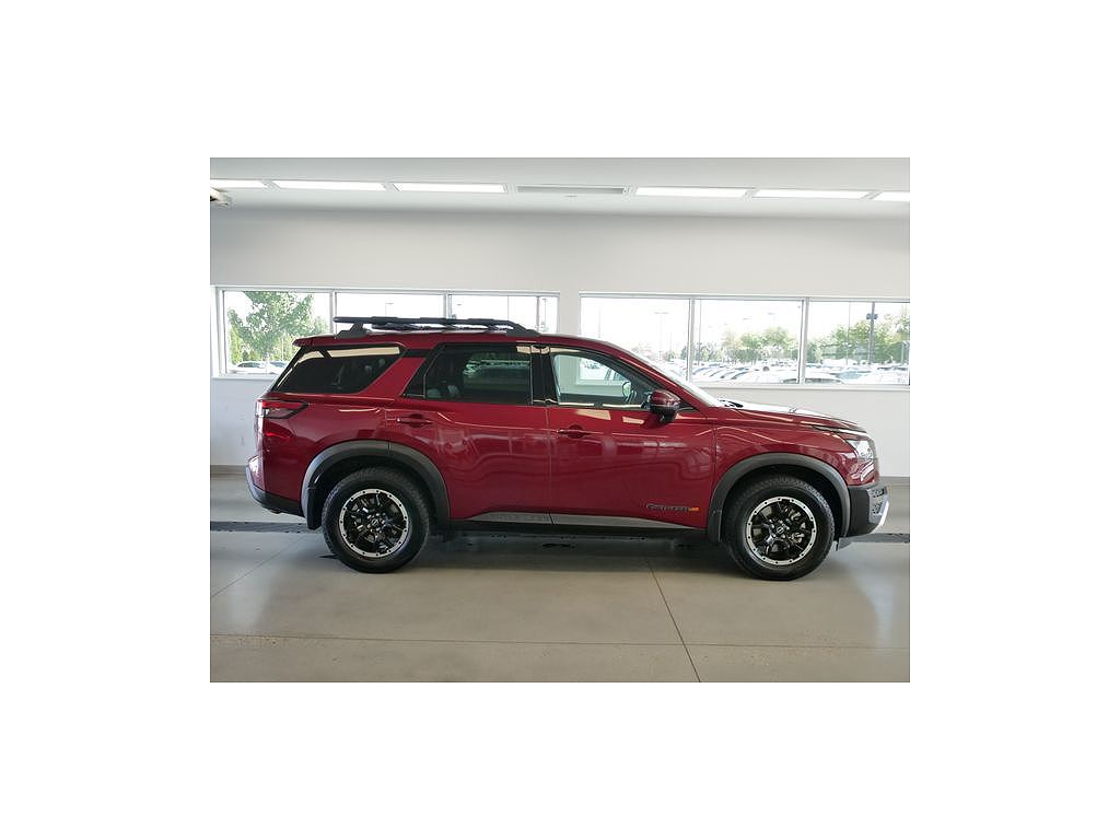 2023 Nissan Pathfinder SV
