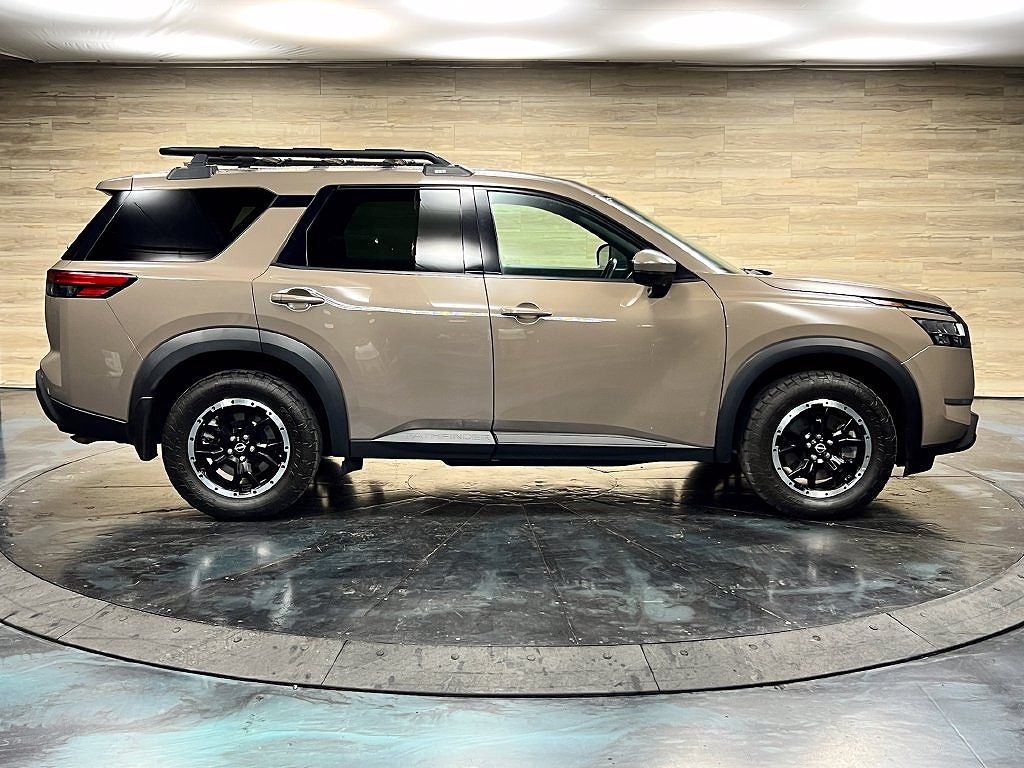 2024 Nissan Pathfinder SV