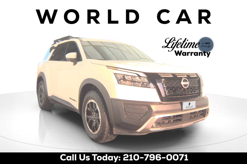 2025 Nissan Pathfinder SV
