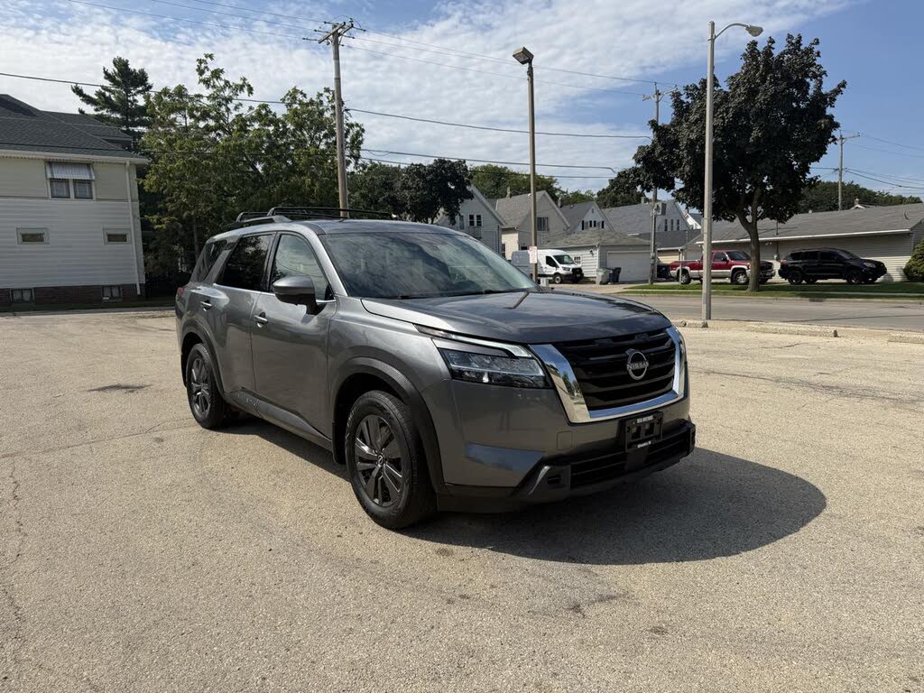 2022 Nissan Pathfinder SV