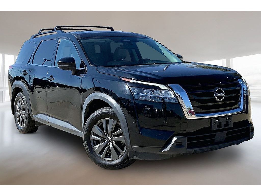 2022 Nissan Pathfinder SV