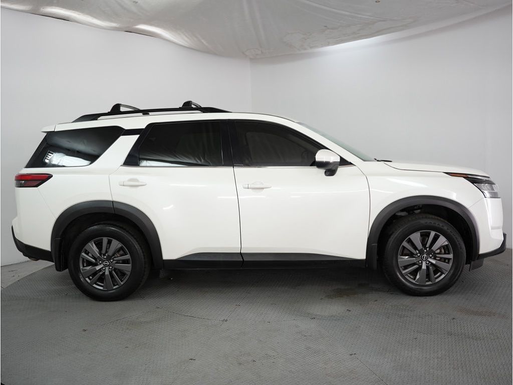 2022 Nissan Pathfinder SV