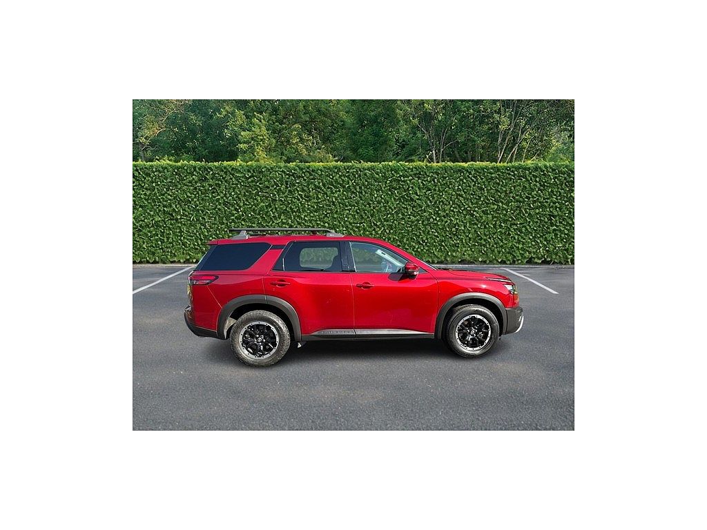 2023 Nissan Pathfinder SV