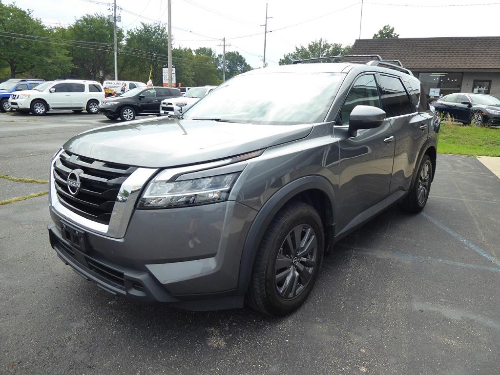 2022 Nissan Pathfinder SV