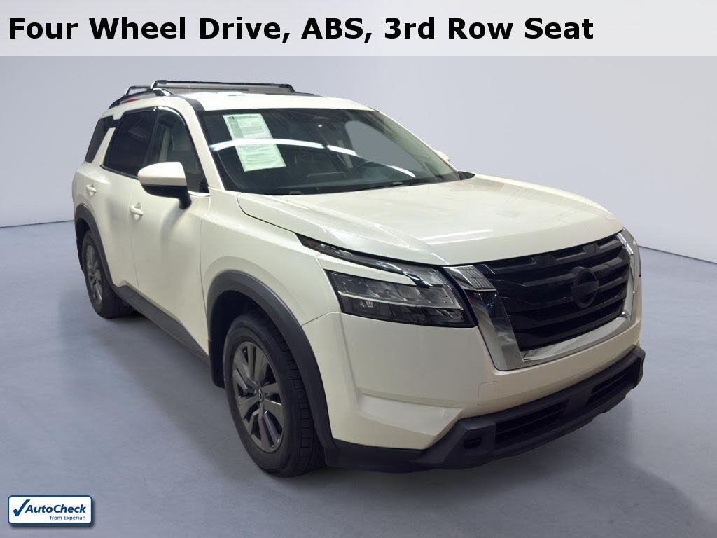 2022 Nissan Pathfinder SV