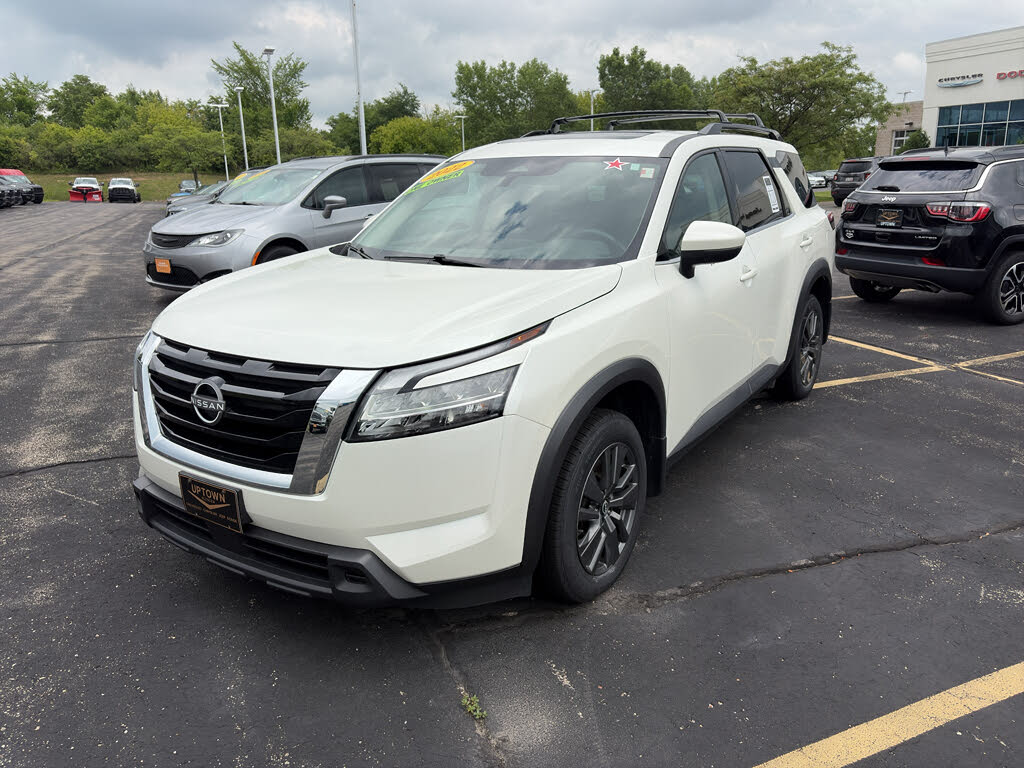 2022 Nissan Pathfinder SV