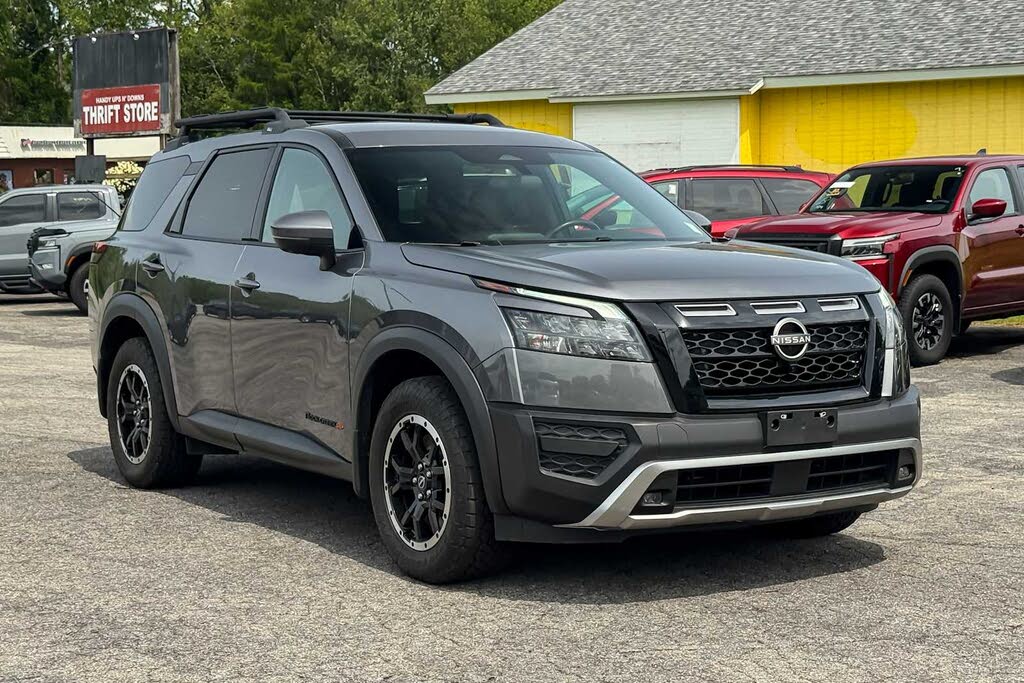 2023 Nissan Pathfinder SV