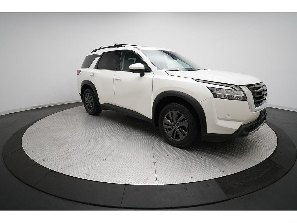 2022 Nissan Pathfinder SV