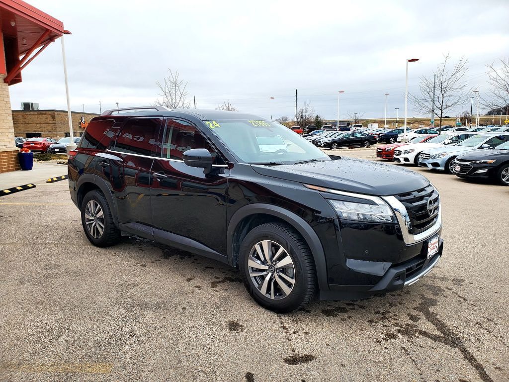 2024 Nissan Pathfinder SL