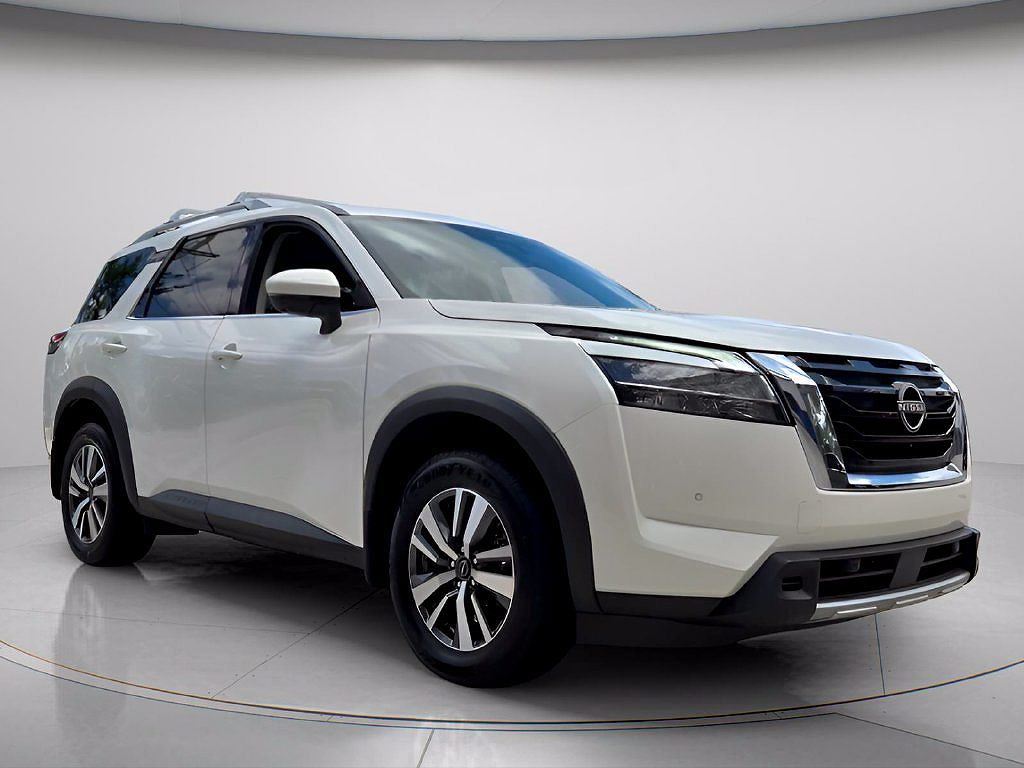 2024 Nissan Pathfinder SL