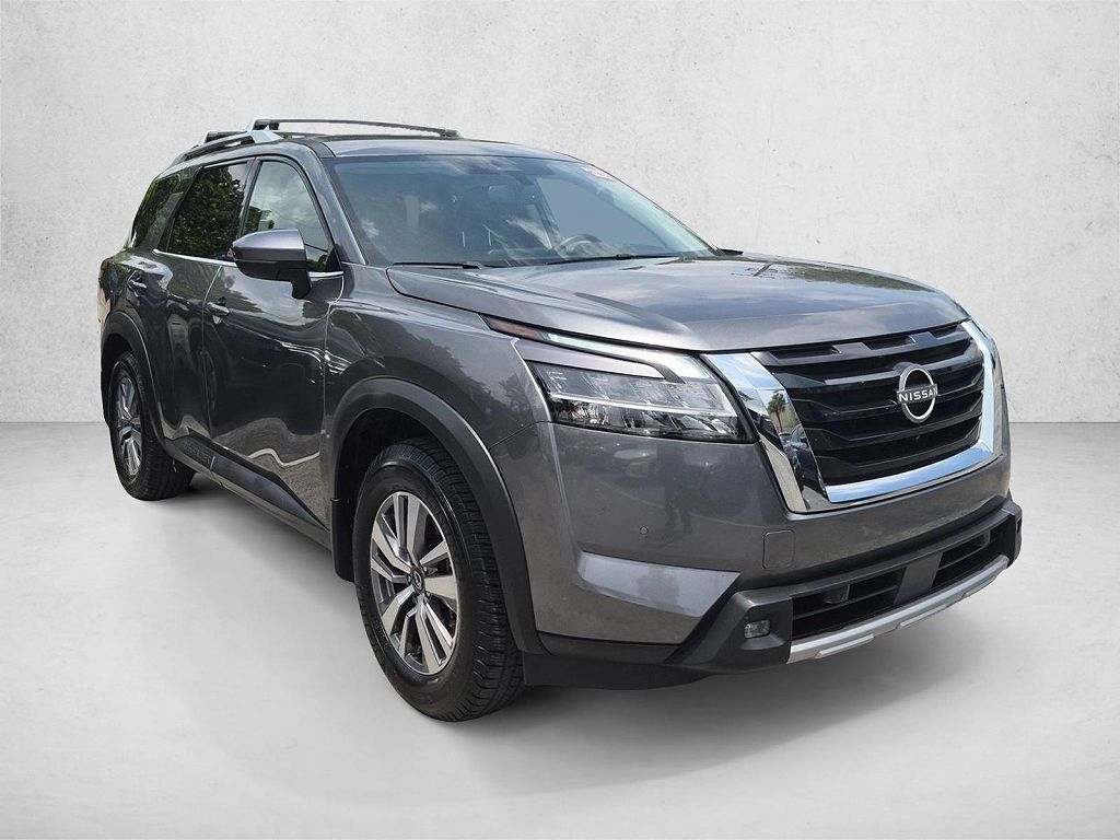 2022 Nissan Pathfinder SL