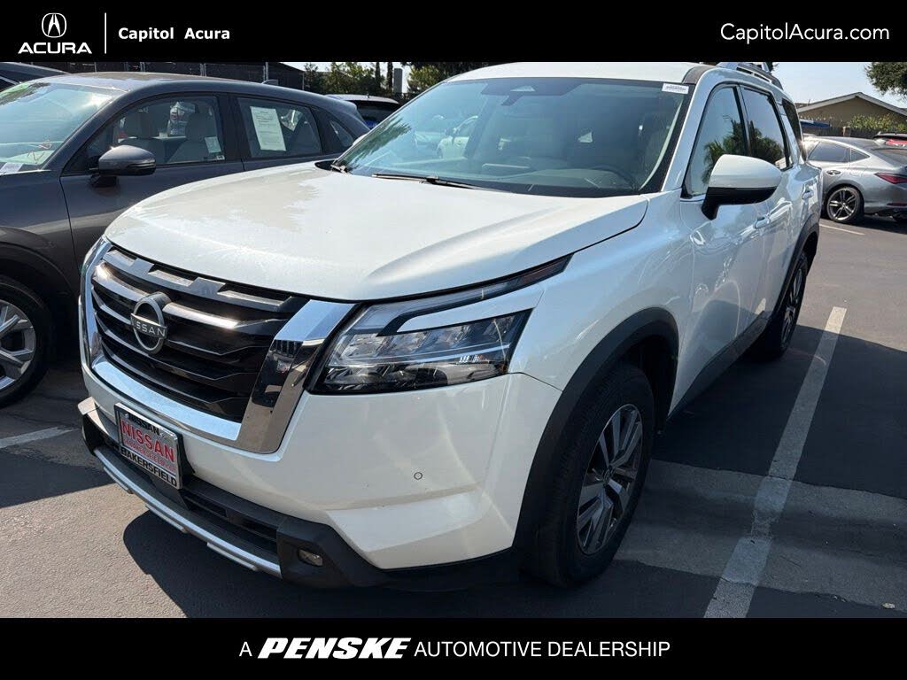 2023 Nissan Pathfinder SL