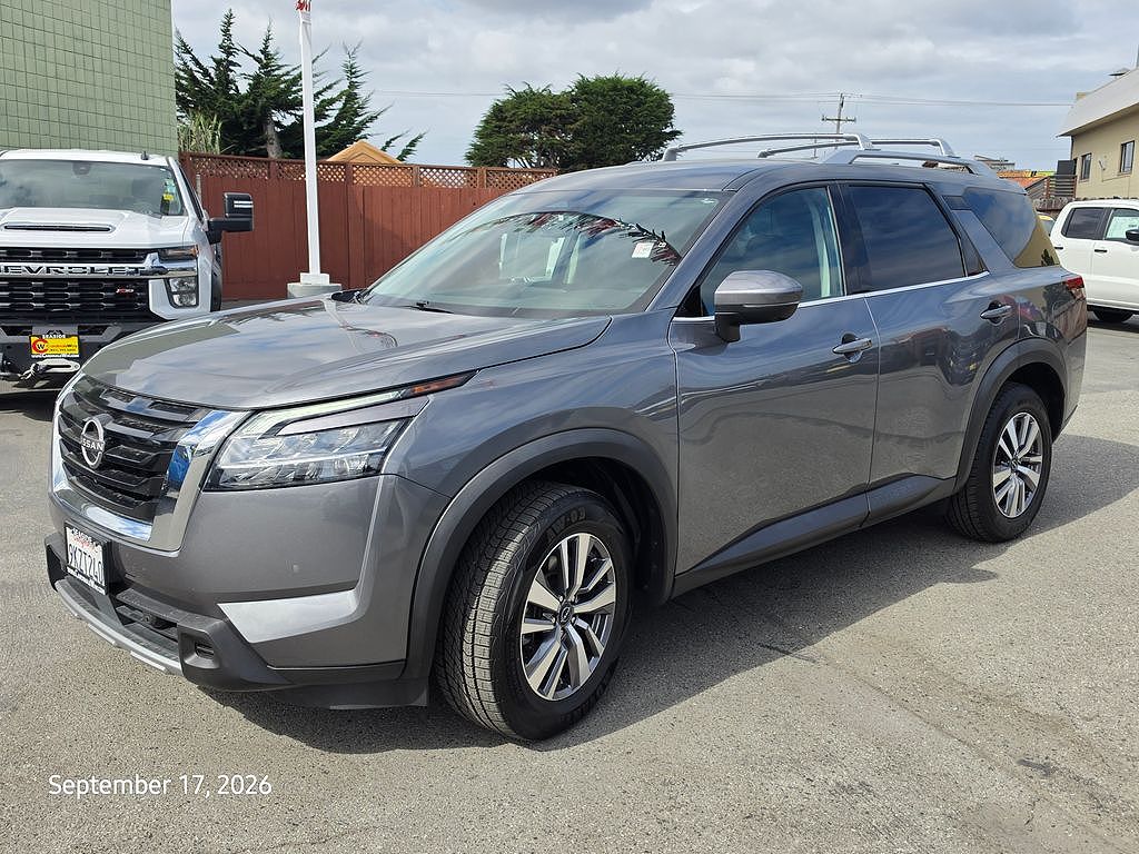 2023 Nissan Pathfinder SL