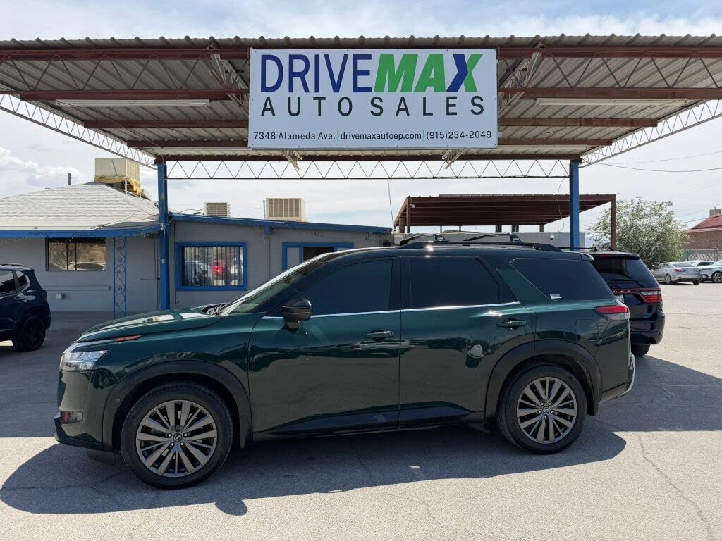 2022 Nissan Pathfinder SL