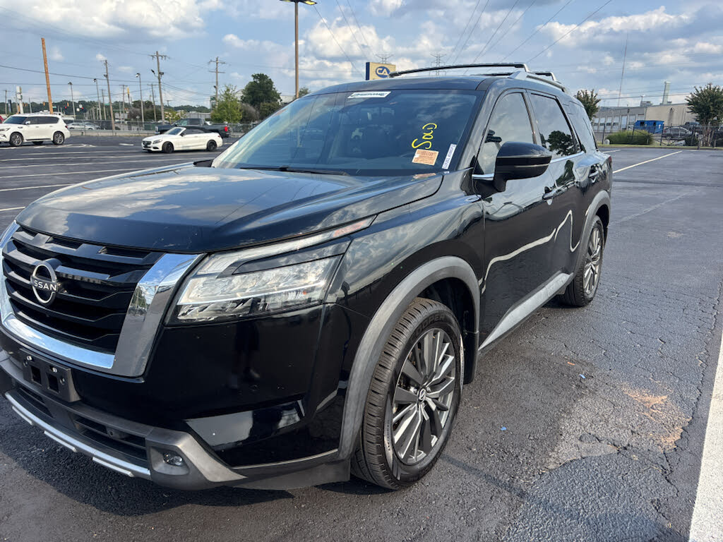 2022 Nissan Pathfinder SL