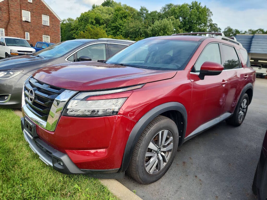 2022 Nissan Pathfinder SL