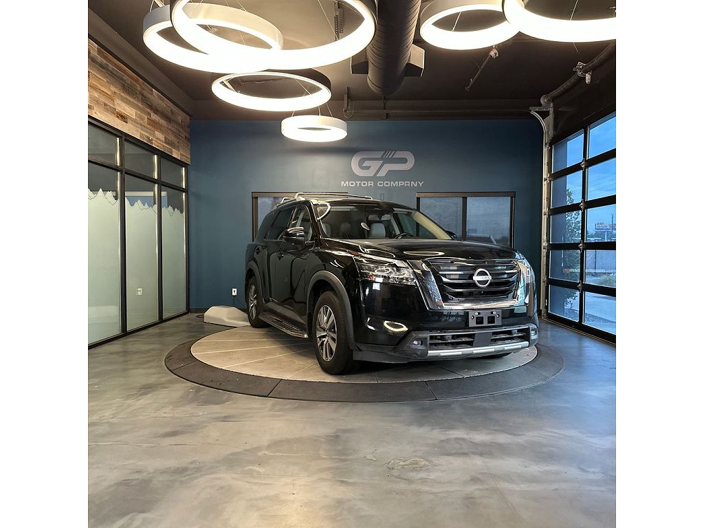 2022 Nissan Pathfinder SL