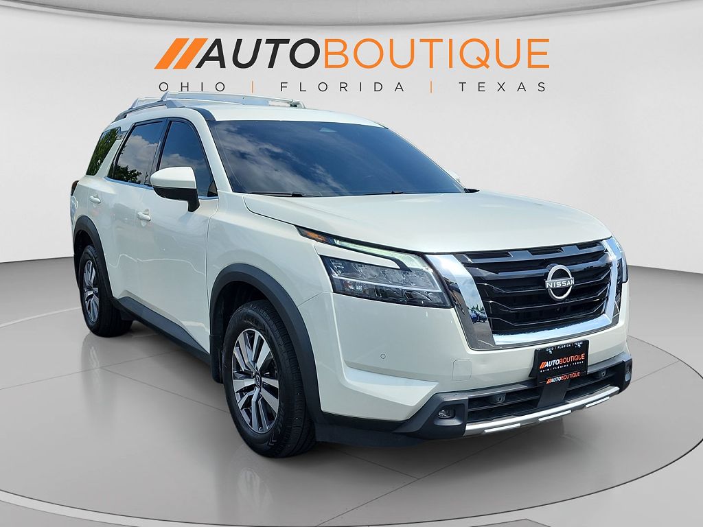 2023 Nissan Pathfinder SL