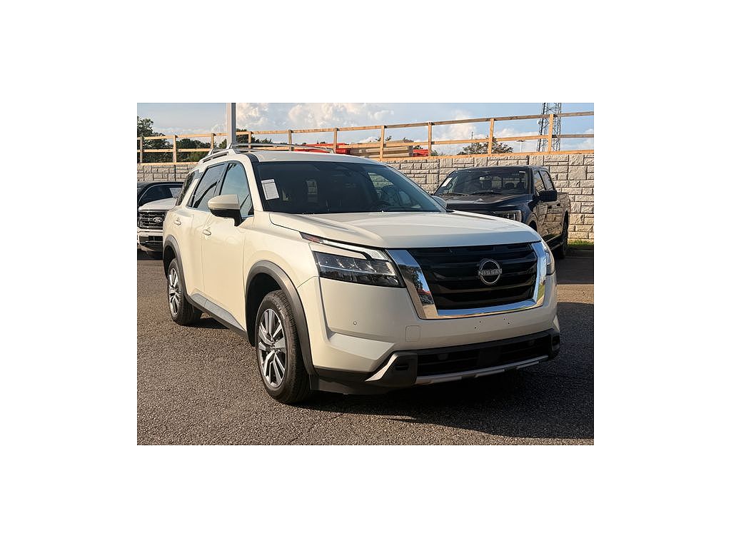 2023 Nissan Pathfinder SL