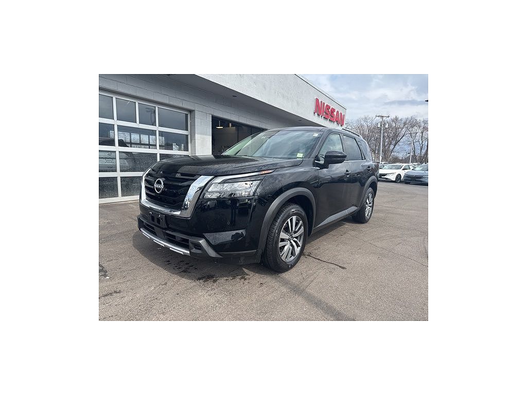 2025 Nissan Pathfinder SL