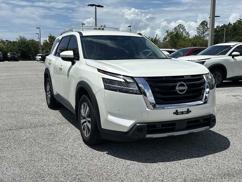 2023 Nissan Pathfinder SL