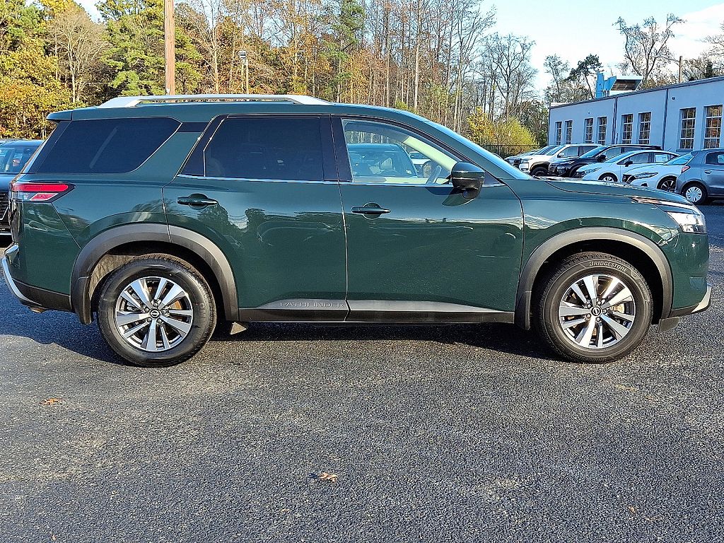 2022 Nissan Pathfinder SL