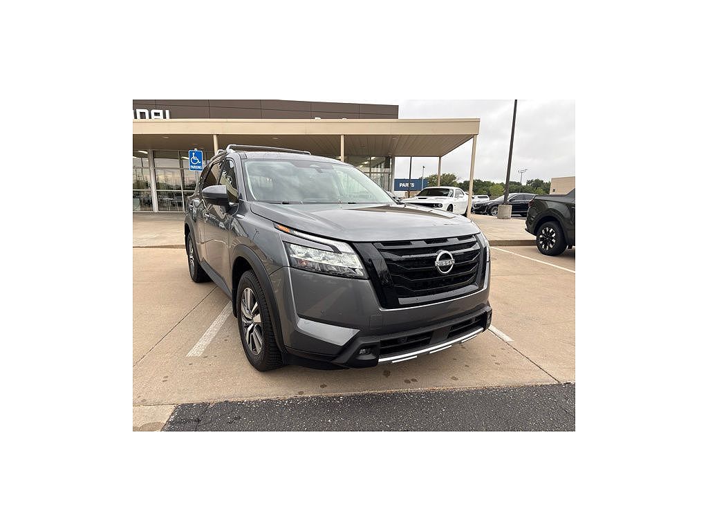 2023 Nissan Pathfinder SL