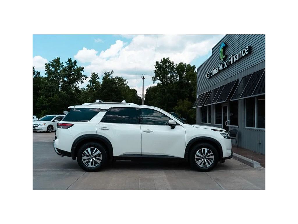 2022 Nissan Pathfinder SL