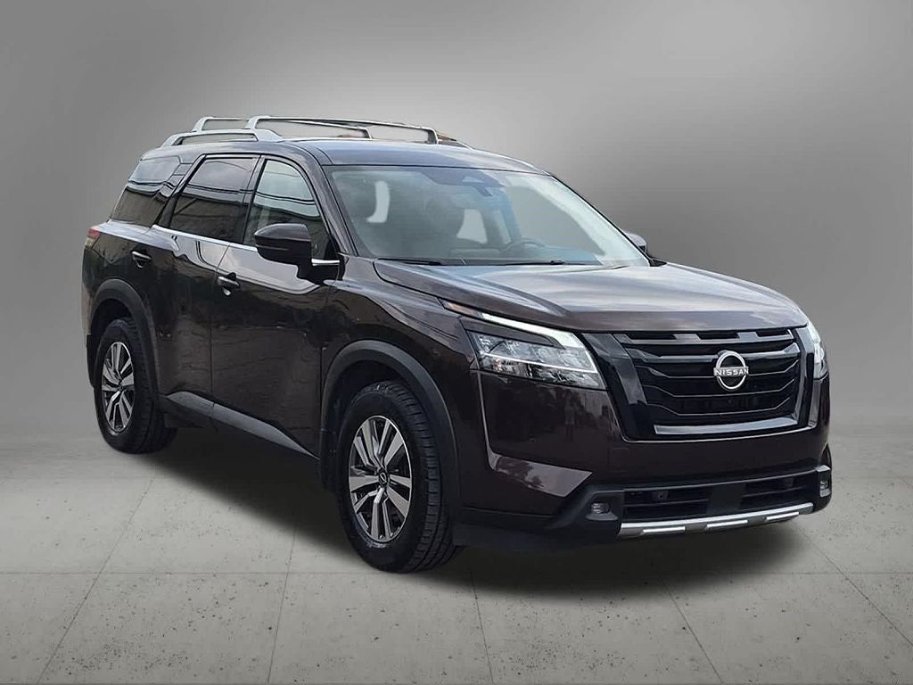 2022 Nissan Pathfinder SL