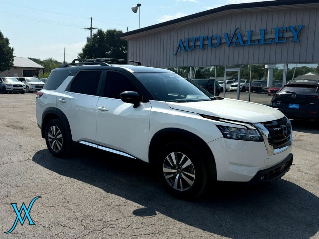 2022 Nissan Pathfinder SL