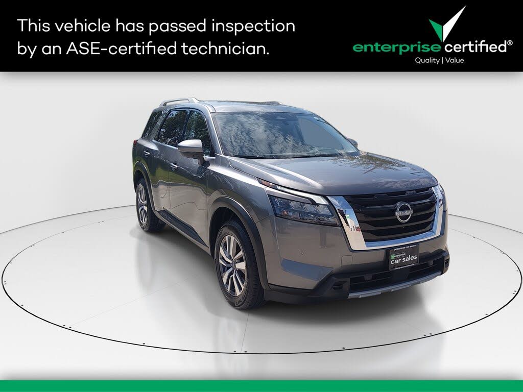 2025 Nissan Pathfinder SL