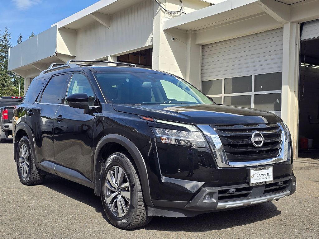 2022 Nissan Pathfinder SL