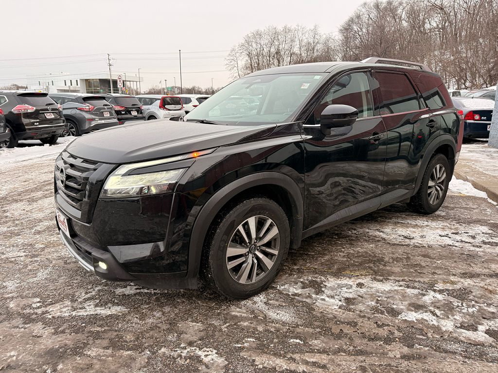 2022 Nissan Pathfinder SL