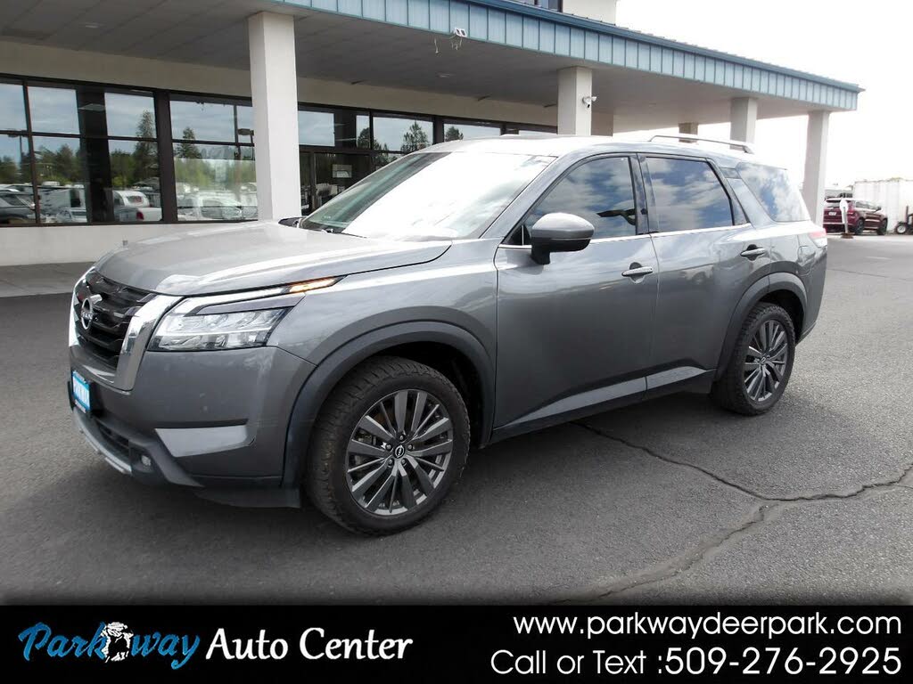 2022 Nissan Pathfinder SL