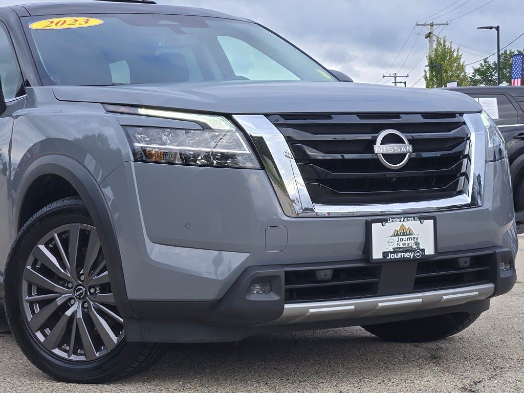 2023 Nissan Pathfinder SL