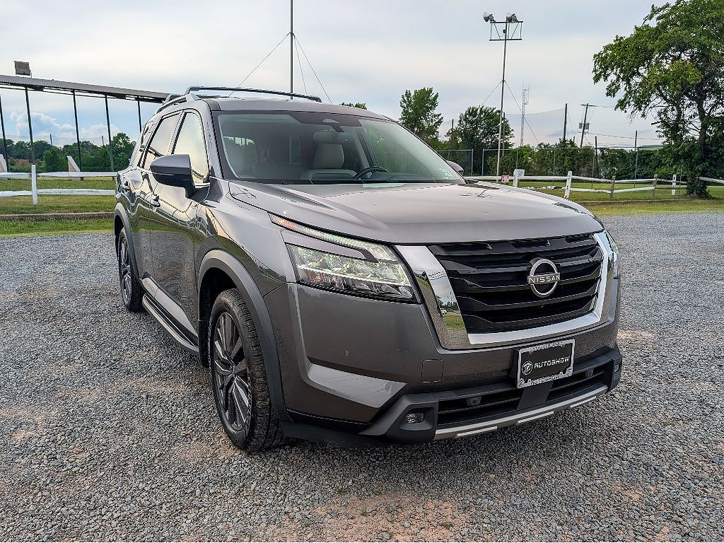 2022 Nissan Pathfinder SL