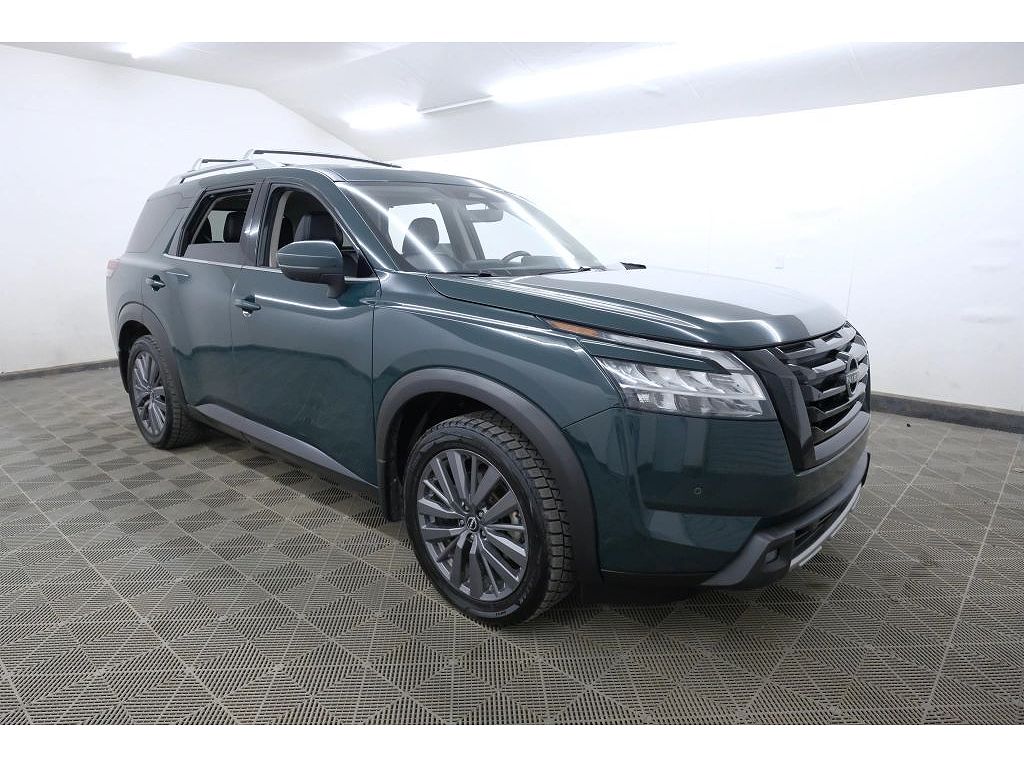 2024 Nissan Pathfinder SL