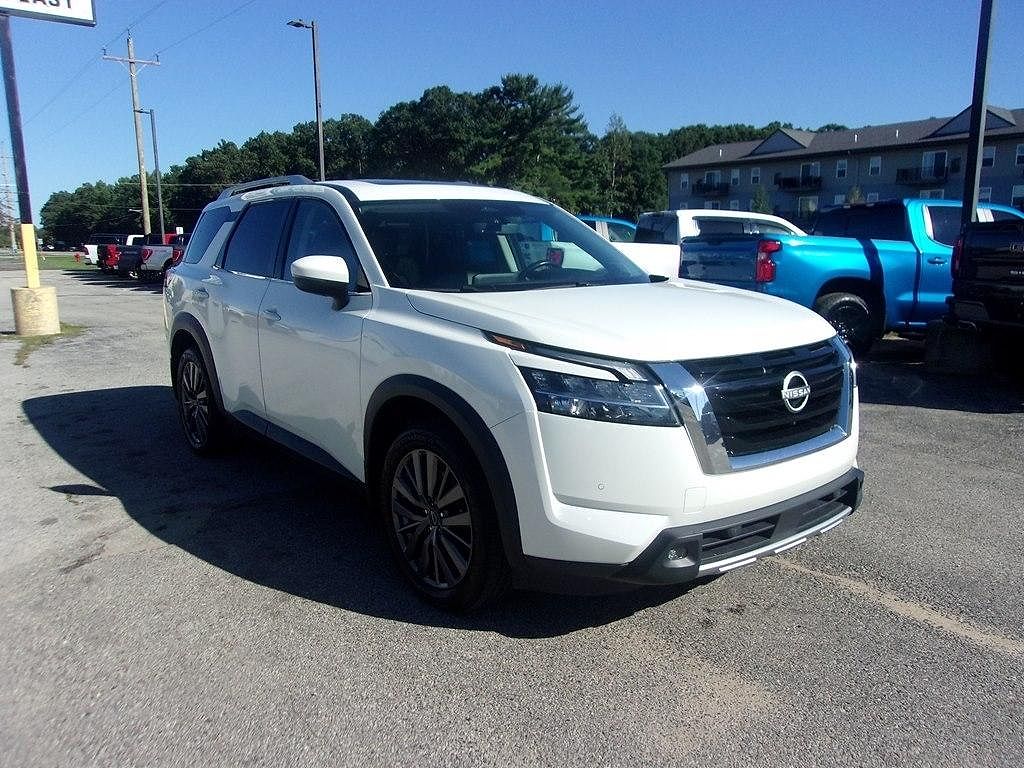 2023 Nissan Pathfinder SL