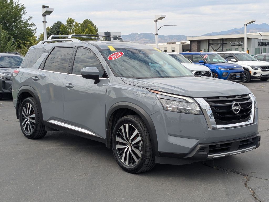 2024 Nissan Pathfinder Platinum