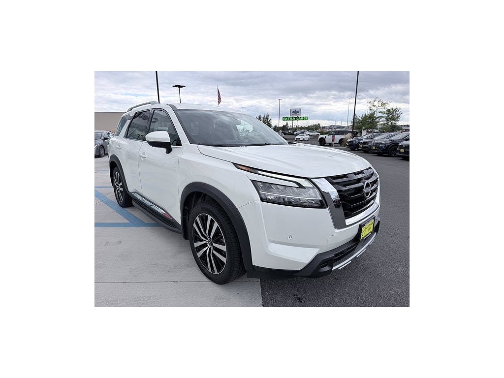 2023 Nissan Pathfinder Platinum